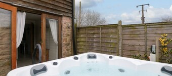 Beekeeper's Cottage, Pembridge