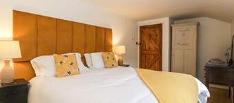 Beekeeper's Cottage, Pembridge