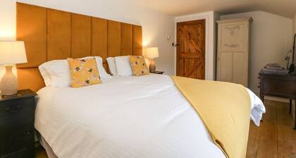 Beekeeper's Cottage, Pembridge