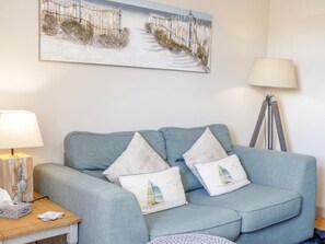 Living area - Y Bwthyn: A Cozy Retreat in Llangoed (Beaumaris)