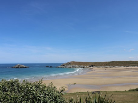 Beach. Honeycrock, Crantock