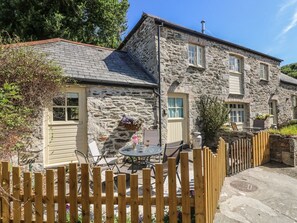 Outdoor dining - Honeycrock, Crantock (Newquay)