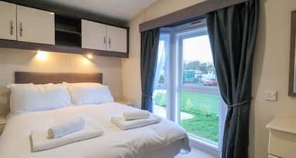 Rosefinch Cabin, Scarborough