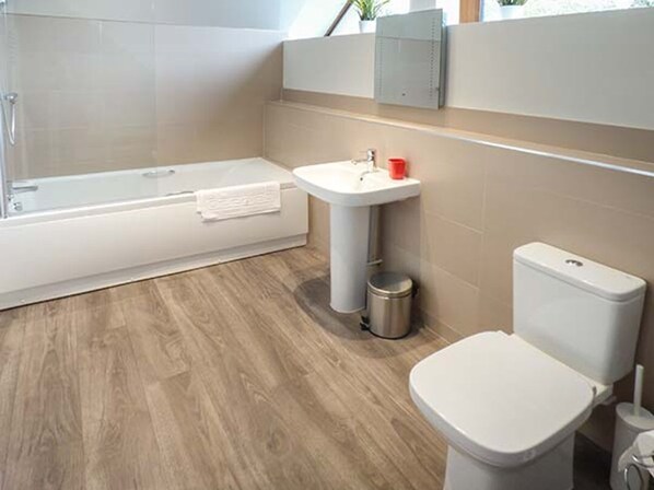 Shower - Casterbridge: Charming Cottage Retreat in Upwey (Weymouth)