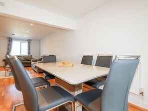 Dining - 6B The Mews, Harlyn, Cornwall (Padstow)