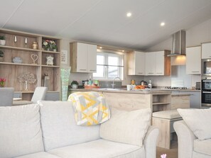 Living area - Charming 2 Summerleaze Home in Bude (Bude)