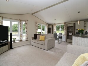 Living area - Hill View, Lilac Lodge, Wareham (Wareham)