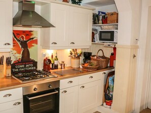 Dishwasher, highchair - Dovedale: Charming Home in Ryde (Ryde)