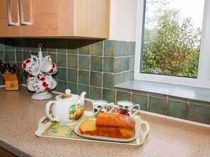Dining - Heron Cottage is in Shropshire (Shrewsbury)