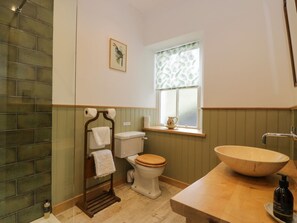 Shower - Fordie Lodge, Comrie (Crieff)