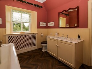 Shower - Fordie Lodge, Comrie (Crieff)