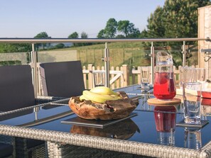 Outdoor dining - Defoe’s View, Honiton (Honiton)