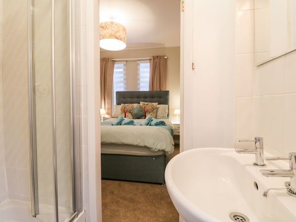 Shower - Kempton, Bowness-On-Windermere (Windermere)