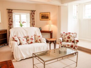 Living area - 2 BED Apartment, Much Wenlock (Much Wenlock)
