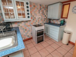Private kitchen - Lion Cottage, Hinderwell (Saltburn-by-the-Sea)