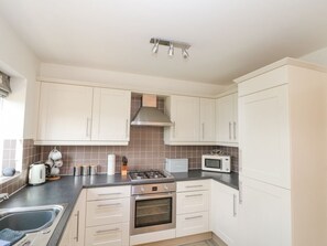 Dishwasher, high chair - Waddleduck Retreat in Whitby (Whitby)