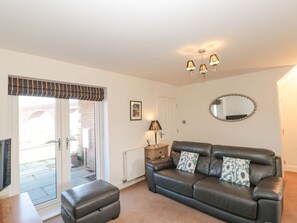 Living area - Waddleduck Retreat in Whitby (Whitby)