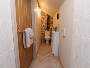 Shower - The Hayloft, Llysfaen (Colwyn Bay)