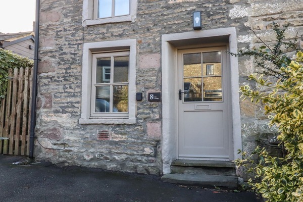 8 Oak Cottages