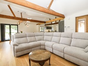 Living area - The Old Dairy, Finchampstead (Wokingham)