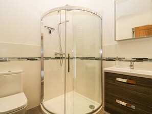 Shower - The Old Dairy, Finchampstead (Wokingham)