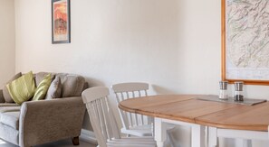 Dining - Coniston: A Charming Retreat in Far Sawrey (Ambleside)