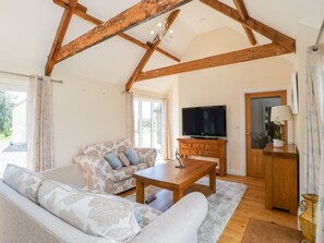 Living area - Golden Valley Barn, Oldbury-On-Severn (Bristol)