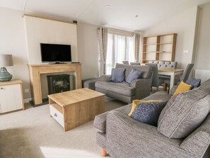 Living area - Daisy Lodge Retreat in Cayton (Scarborough)