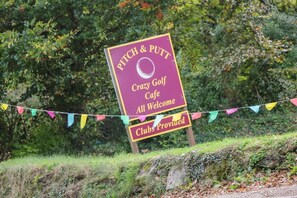 Property grounds - Alberts Den, in Falmouth. 2bed (Falmouth)