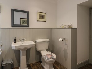 Shower - West Cottage, Comrie (Crieff)
