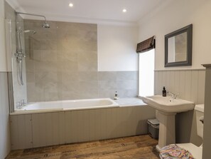 Shower - West Cottage, Comrie (Crieff)