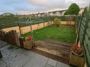 Property grounds - Llygad Yr Haul (Sun), Burry Port (Burry Port)