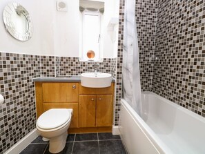Shower - 19 Stablefield Way in Norfolk. (Great Yarmouth)