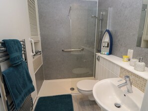 Shower - Plimoth N6, Yarmouth (Yarmouth)