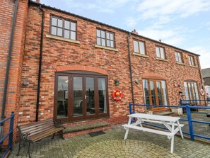 Outdoor dining - Little Venice, Whitby (Whitby)