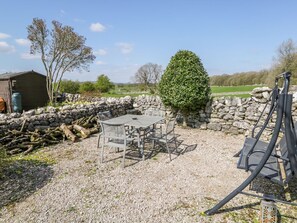 Outdoor dining - Rosemary Cottage, Burton-In-Kendal (Carnforth)