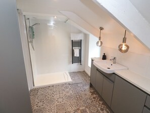Shower - Charming Anneth Lowen Retreat (Hayle)