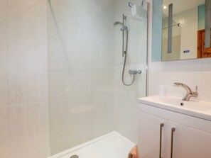 Shower - Barn Cottage, Dobwalls (Liskeard)