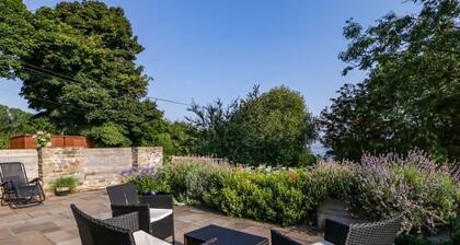 BLACK CAT BACH, sauna, WiFi, near Gilwern