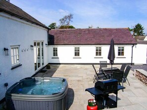 Terrace/patio - Nant Yr Hendre: Stunning Views (Ruthin)