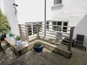 Terrace/patio - Longmoor - Stylish Retreat in Tenby (Tenby)