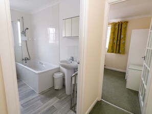 Shower - Dorset Explorers, Bournemouth. (Bournemouth)