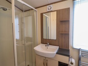 Bathroom - Charming Beach Retreat E19 (Dyffryn Ardudwy)