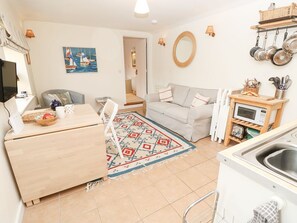 Living area - Fig Cottage, Brighstone (Newport)