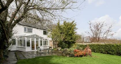 Charming Pippins Home in Bream