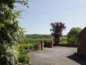 Property grounds - Woodstock Lodge: Scenic Escape (Worcester)