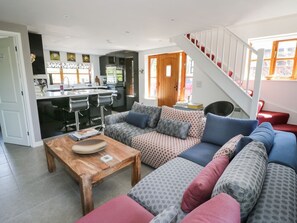 Fireplace - Woodstock Lodge: Scenic Escape (Worcester)