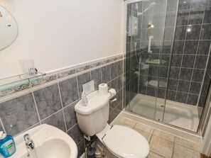 Shower - Dairy Cottage, Gatcombe (Newport)