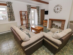 Living area - Dairy Cottage, Gatcombe (Newport)