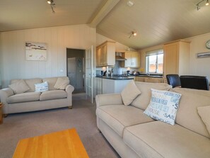 Living area - 1 Ocean Terrace, Ilfracombe (Ilfracombe)
